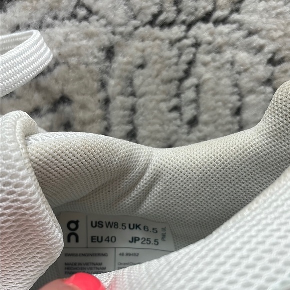 ON- Cloud Roger Advantage Sneakers - Picture 5 of 6